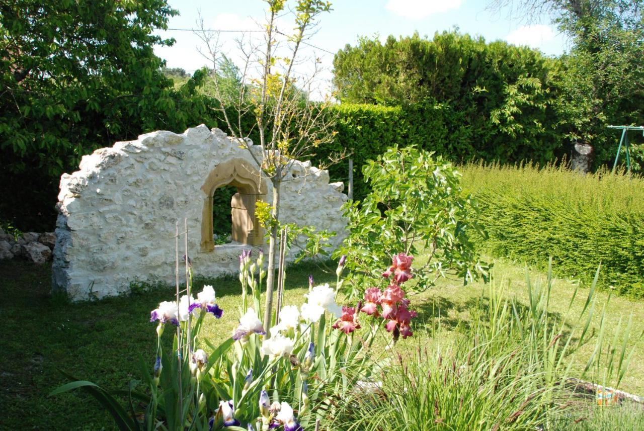 Chambre D'Hotes "Les Paturelles" Fougeres-sur-Bievre Eksteriør billede